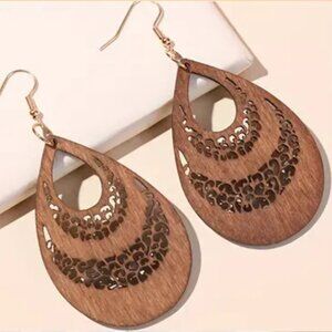 🌺 🌺 🌺   Large Lightweight Wooden Earrings